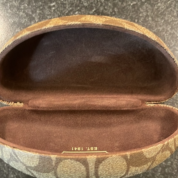 Coach: Signature “C” Hard Sunglass Case - Picture 3 of 8
